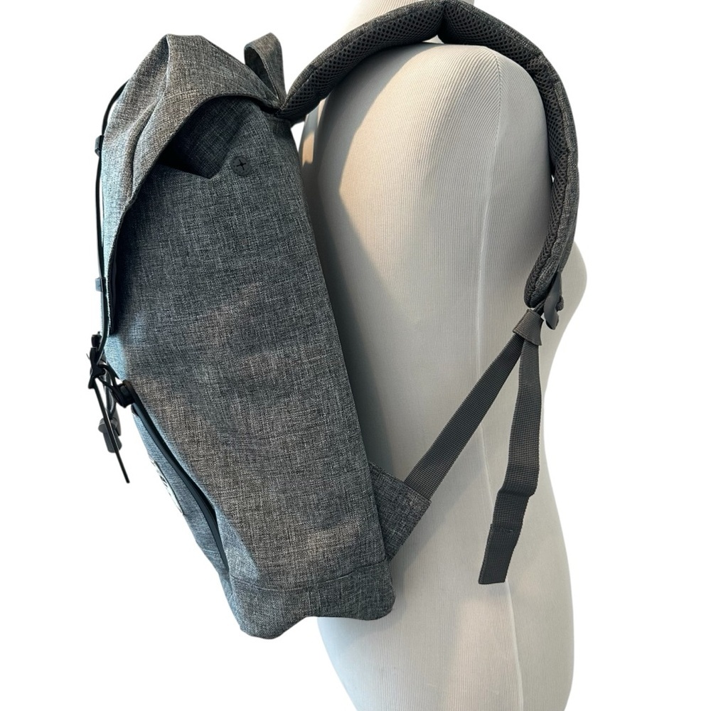 Herschel Supply Company Black and Gray Backpack - Picture 2 of 15